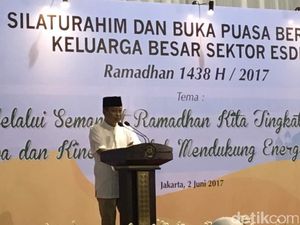 Berpeci dan Berbaju Koko, Jonan Buka Puasa Bersama Jajaran ESDM