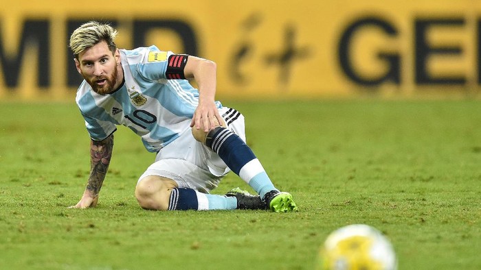 BELO HORIZONTE, BRAZIL - NOVEMBER 10: Messi #10 of Argentina a match between Brazil and Argentina as part 2018 FIFA World Cup Russia Qualifier at Mineirao stadium on November 10, 2016 in Belo Horizonte, Brazil. (Photo by Pedro Vilela/Getty Images)