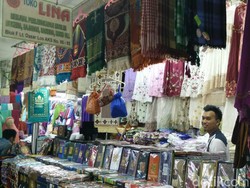 Pedagang Baju Muslim Tanah Abang: Orang Belanja Tunggu THR Cair