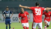 Lima menit berselang, Macan Kemayoran sukses menambah gol lewat Rohit Chand.