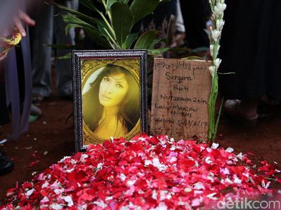 Kepergian Yana Zein dan Sederet Artis Cantik yang Pernah Kena Tumor Payudara