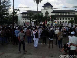 Ormas Islam di Jabar Desak Penghentian Kriminalisasi Terhadap Ulama Ormas Islam di Jabar Desak Penghentian Kriminalisasi Terhadap Ulama