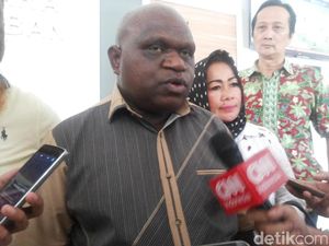 Ancam Laporkan Risma-Luhut sebagai Pelaku Rasis, Pigai Klaim Punya Bukti