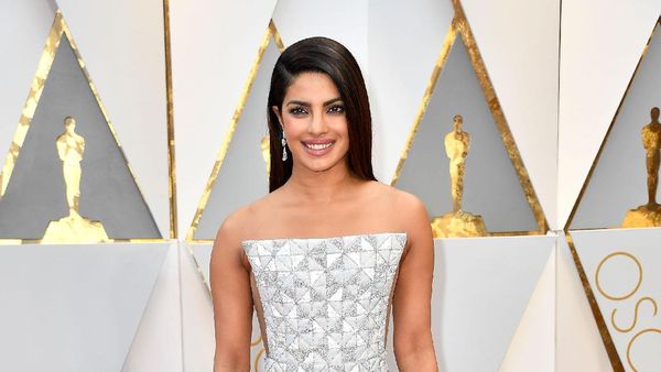 Foto: 15 Penampilan Priyanka Chopra yang Mencuri Perhatian