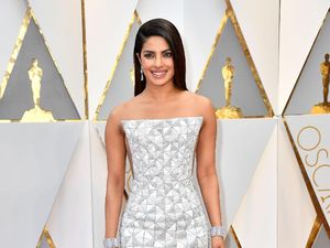 Foto: 15 Penampilan Priyanka Chopra yang Mencuri Perhatian