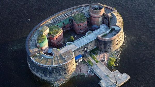 10 Gedung Unik yang Cocok Jadi Markas Penjahat Super