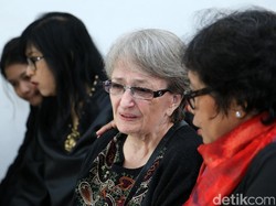 Ibunda Yana Zein Kecewa Dengan Kegaduhan di Rumah Duka