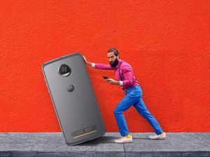 Bermain dengan Moto Z2 Play dan Moto Mods