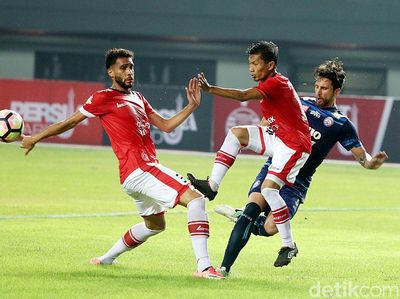 Persija Bungkam Arema 2-0