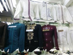 Modal Rp 30 Juta, Pedagang Tanah Abang Pasok Baju Koko dari Tasik