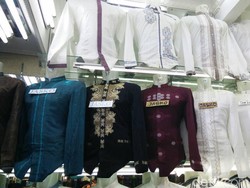 Modal Rp 30 Juta, Pedagang Tanah Abang Pasok Baju Koko dari Tasik