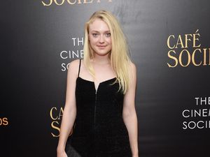 Cara Dakota Fanning Lepas Kutukan Ketenaran di Hollywood Cara Dakota Fanning Lepas Kutukan Ketenaran di Hollywood