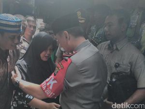 Kapolda Metro Janji Bantu Kuliah Adik Briptu Gilang Korban Bom