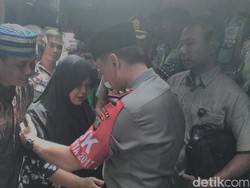 Kapolda Metro Janji Bantu Kuliah Adik Briptu Gilang Korban Bom