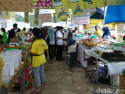 Tergiur Omzet Jutaan/Hari, Pekerja Kantoran Jualan Takjil Dadakan