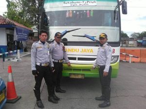 3 Bus Dikandangkan Dishub Jaktim dari Terminal Bayangan