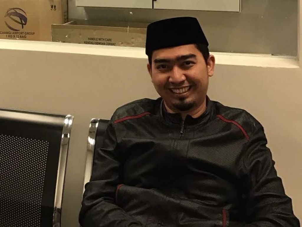 Aa Gym Istikharah Pilgub Jabar, Ustaz Solmed: Politik Itu Keras