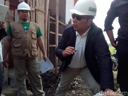 Ridwan Kamil Cek Rumah Bantuan Warganet untuk Korban Banjir Garut