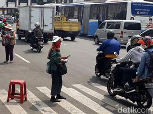 Lebaran Sebentar Lagi, Pedagang Uang Mulai Mangkal Lagi