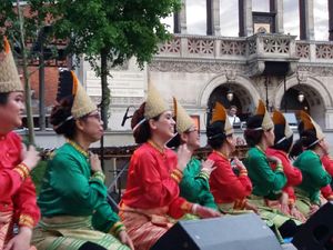 Lirik Lagu Dindin Badindin dan Artinya