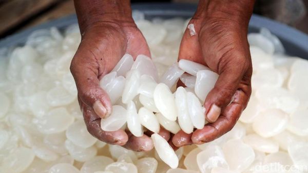 Kolang-Kaling Laris Manis di Bulan Suci