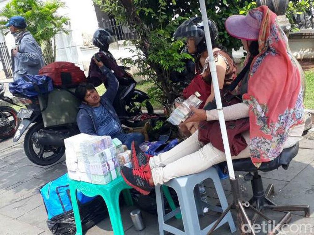 Sejarah Inang-inang, Penjual Duit Receh yang Laris Jelang Lebaran Sejarah Inang-inang, Penjual Duit Receh yang Laris Jelang Lebaran