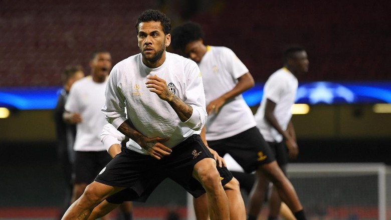 Suatu Saat Nanti Dani Alves Akan Jajal Premier League