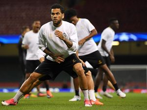 Fenerbahce Bantah Minati Dani Alves