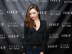 Miranda Kerr Perawatan Wajah Pakai Lintah Demi Tetap Awet Muda