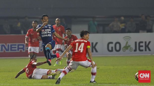 Baik Persija maupun Arema memiliki basis suporter yang besar.