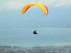 Seru! Main Paralayang dari Gunung Mantantimali di Palu