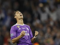 Ronaldo Nge-like Meme Messi Serahkan Trofi Ballon dOr