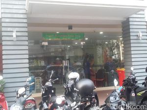Polisi: Ada Hadiah Bagi Pengidentifikasi Wanita Nyaris Bugil Polisi: Ada Hadiah Bagi Pengidentifikasi Wanita Nyaris Bugil