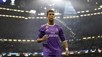 Cristiano Ronaldo dituding mengemplang pajak lebih besar dibanding Messi, nilainya 14,7 juta euro. Kasus pajak Ronaldo ini bisa berefek besar karena sang pemain sampai berencana pergi dari Spanyol dan menanggalkan seragam El Real (Foto: Reuters / Carl Recine).