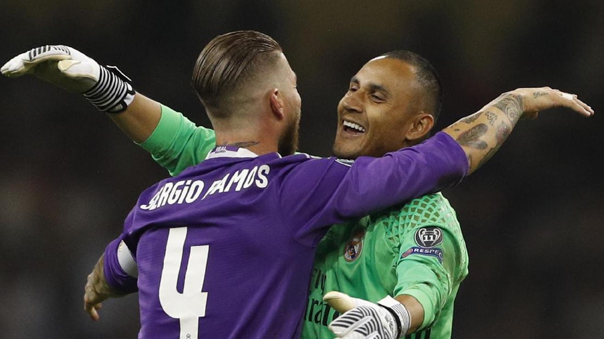 Real Madrid bikin sejarah dengan menjadi klub pertama yang bisa mempertahankan gelar Liga Champions (Foto: Reuters / John Sibley Livepic)