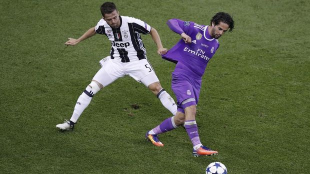 Miralem Pjanic dibeli Juventus dari AS Roma pada 2016.