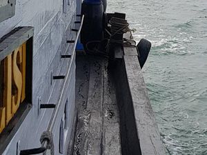Patroli Polair di Batam Tangkap Kapal Pembawa Sayuran Ilegal Patroli Polair di Batam Tangkap Kapal Pembawa Sayuran Ilegal