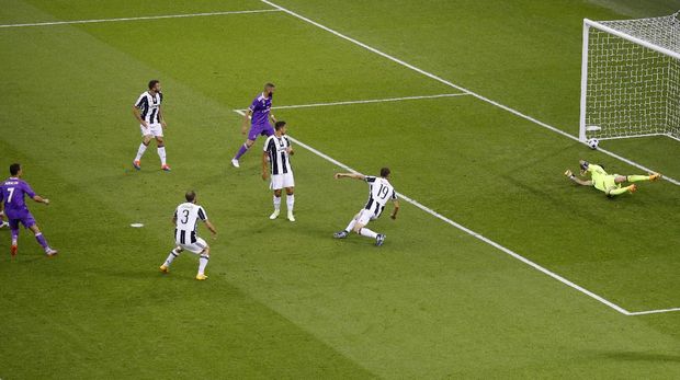 Ronaldo Dua Gol, Madrid Hantam Juve 4-1