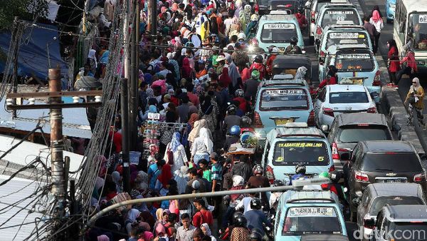 Pedestrian Tanah Abang Kembali Dipadati PKL