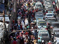 Anies akan Tertibkan PKL Penyebab Macet di Tanah Abang