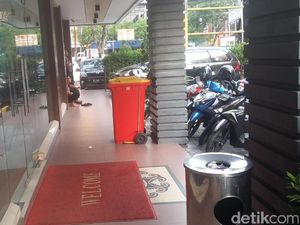 Dokter Cek Efek Obat Penenang Vionina yang Nyaris Bugil Dokter Cek Efek Obat Penenang Vionina yang Nyaris Bugil