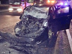 Tabrak Bahu Jalan di KM 27 Tol Tanjung Barat, Sedan Alami Ringsek