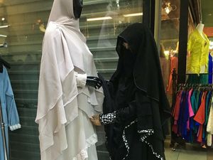 Ummi Pipik Pertanyakan Fotonya dengan Habib Rizieq Dihapus