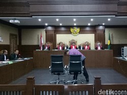 Basuki Hariman dan Ng Fenny Didakwa Suap Patrialis USD 70 Ribu