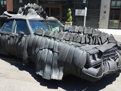 Sedan Ditutupi Ban Bekas di Bodinya, Bagus atau Jelek?