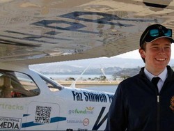 Remaja Tasmania Pecahkan Rekor Terbang Keliling Australia