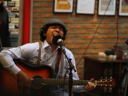 Kisah di Balik Lagu-lagu Adrian Yunan di Sintas