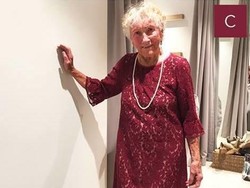Viral, Nenek 93 Tahun Minta Dipilihkan Gaun Pengantin