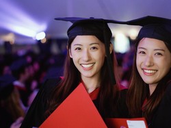 Viral, Kisah Kembar Cantik Lulus dari Harvard