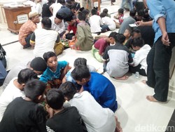 Melihat Tradisi Magibung Umat Muslim Denpasar Saat Ramadan